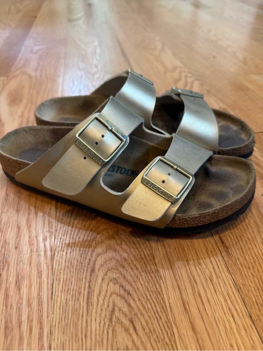 Birkenstock 9 Arizona Metallic Champagne Gold Two Strap Sandals Classic Preppy - Picture 7 of 9